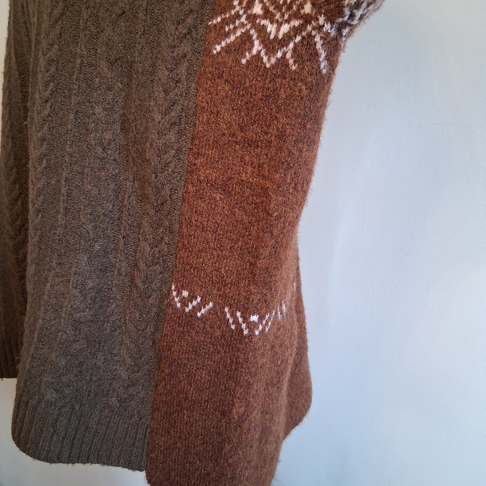 Elegant Olive and Brown Cable Knit Sweater - Picture 9 of 14